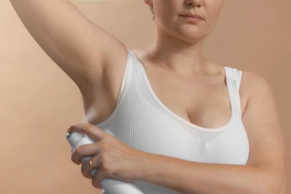 Diferențele dintre deodorant și antiperspirant