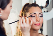 Greșeli în machiaj care îți încarcă fața